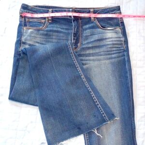 AMERICAN EAGLE HIGH RISE SLIM FLARE WITH FRAYED HEMS, PERFECT CONDITION